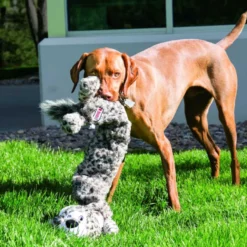 Kong Stretchezz Jumbo Snow Leopardo de peluche para perros