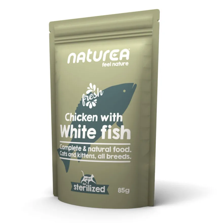 Naturea Esterilizado Pollo y Pescado Blanco sobre para gatos